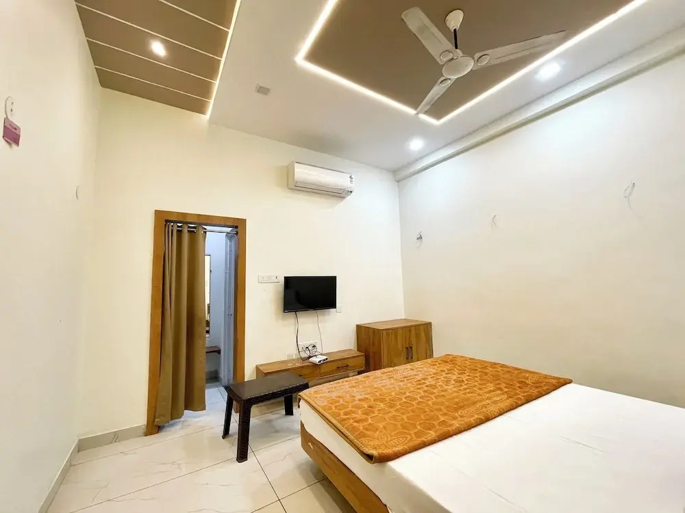 Hotel Gupta Residency - near Temple