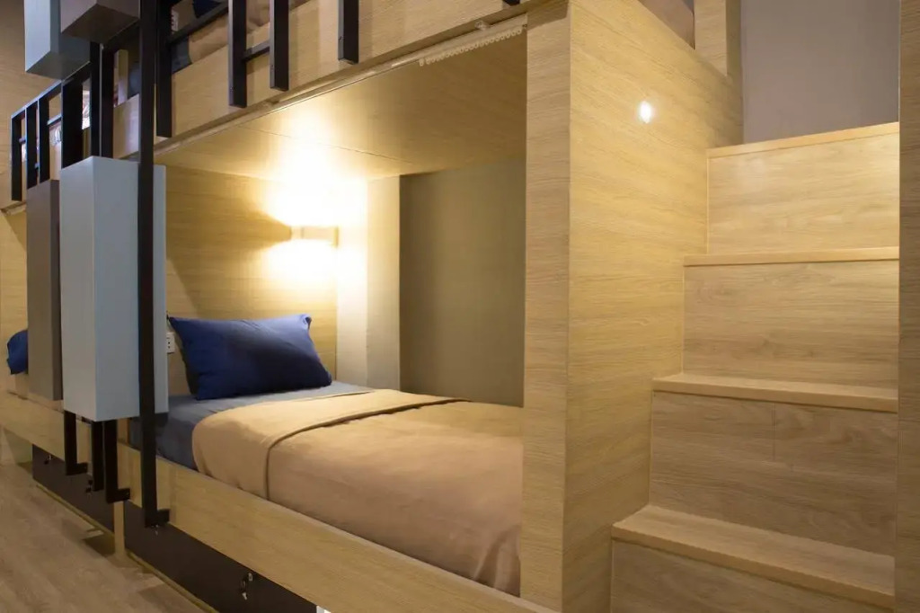 Bed Box Khaosarn Hostel