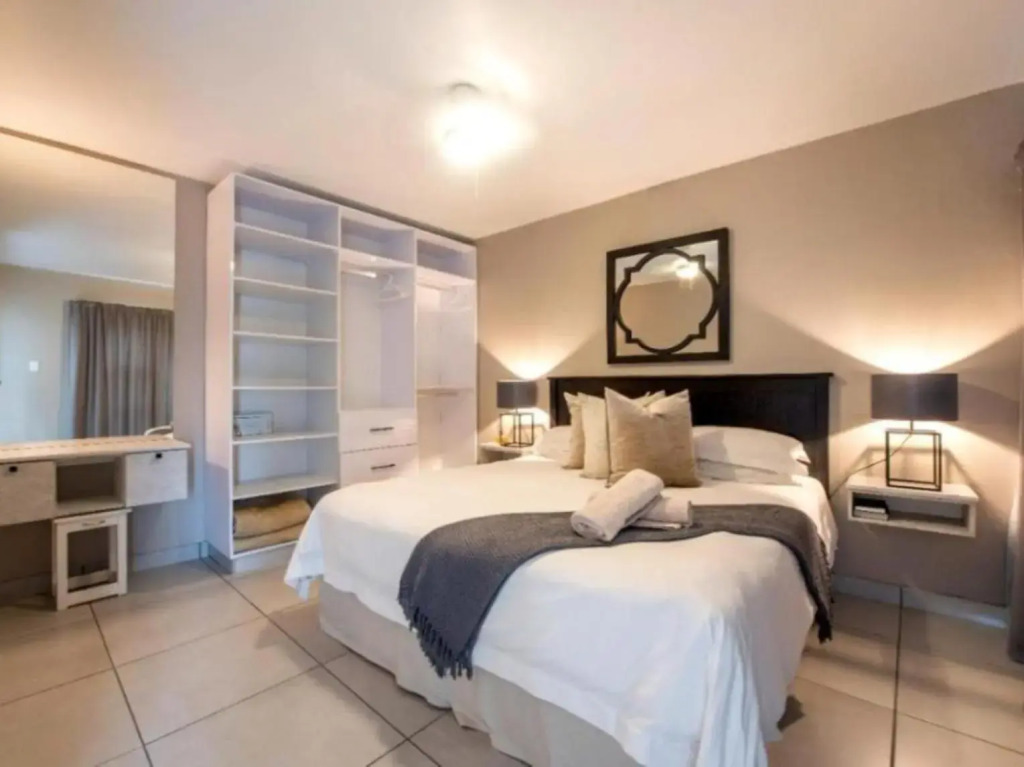 Kelly's Beachfront Apartments