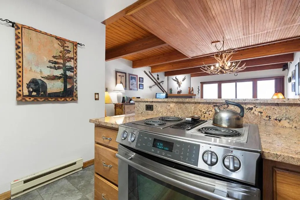 Riverside Condos B101 by Avantstay Condo Close To Downtown, Town Park & Ski Lift #8