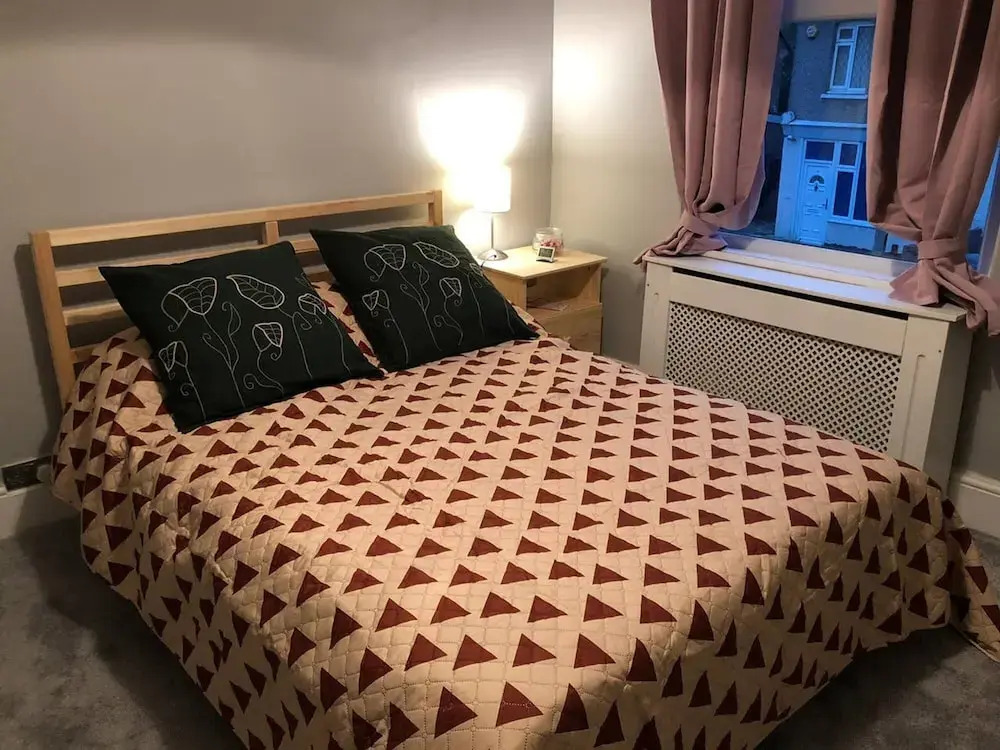 Double bedroom near Heathrow
