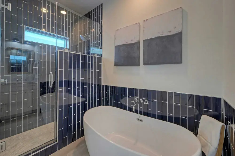Luxury 4bdr Beach Retreat w/ Private Pool Walk to Dining + Shops Shore Thang