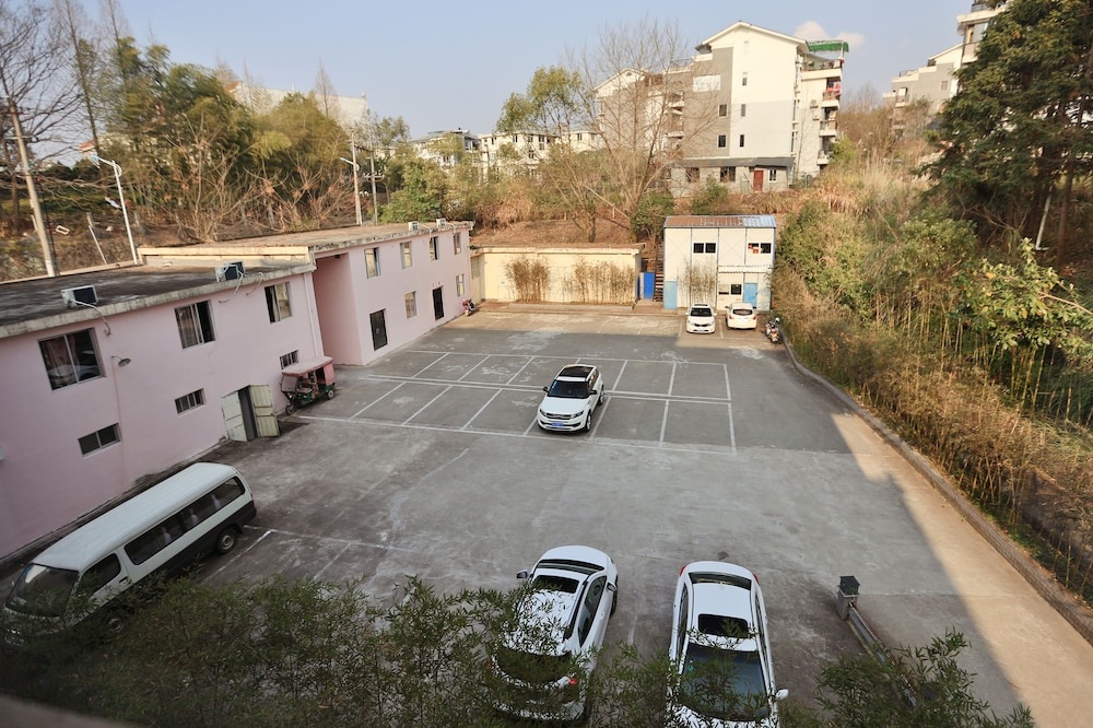 Metropolo Wuyishan Resort