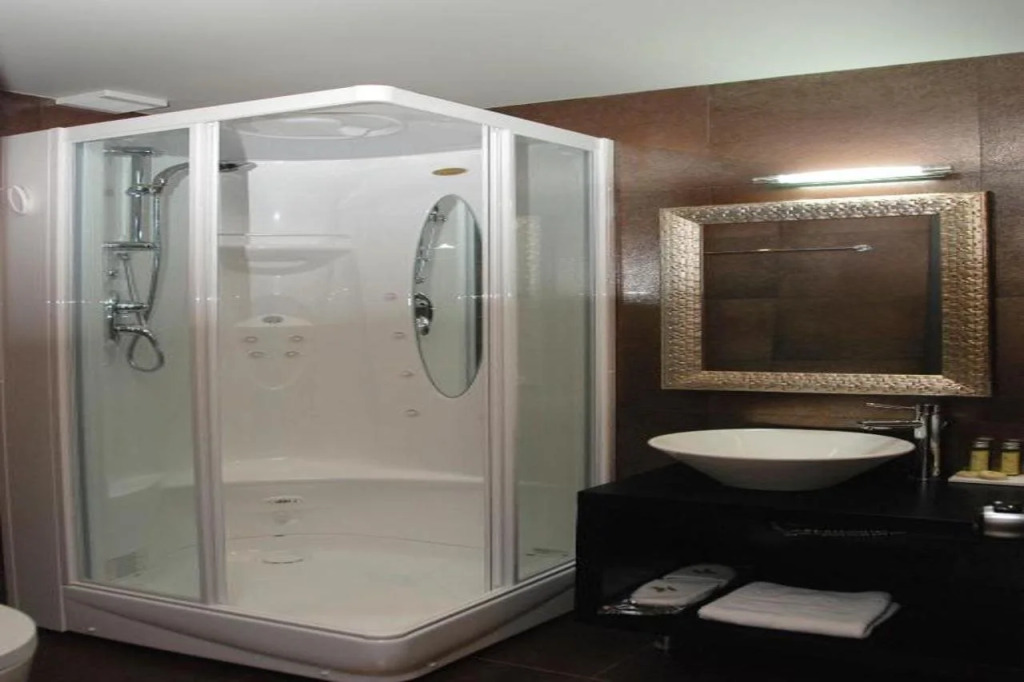 Aion Luxury Hotel