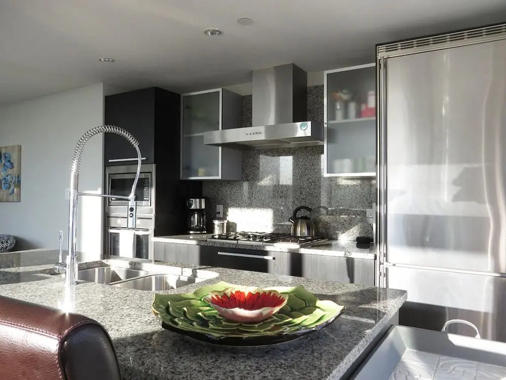 11th Heaven Contemporary Condo Heart of Downtown