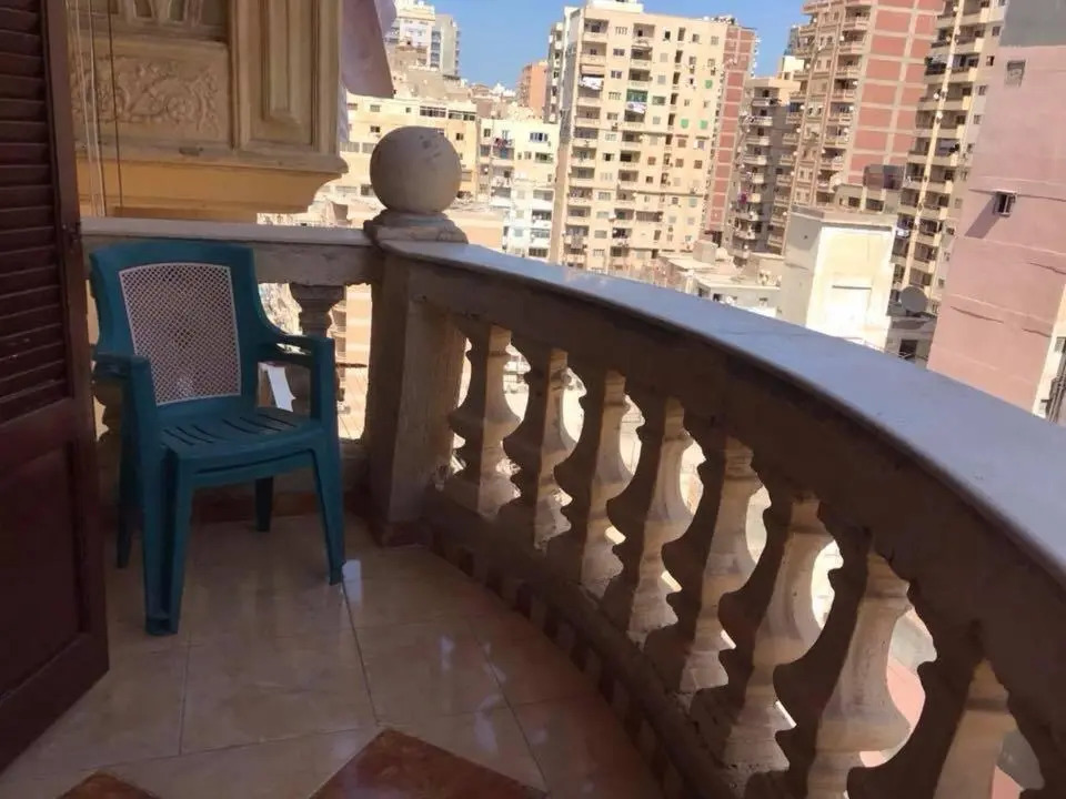 Cozy new 2 BD Amazing beach view Next to Hilton hotel Family only !العائلات فقط