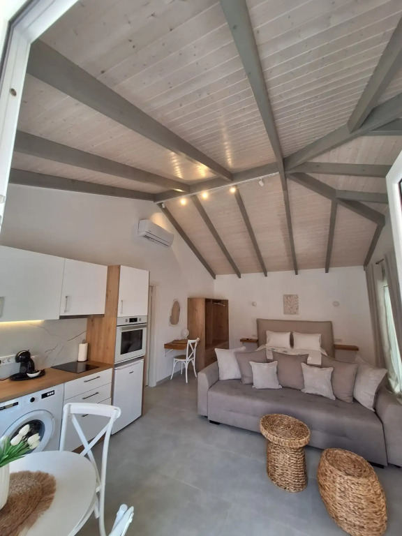 Luxury Apartments Kanali