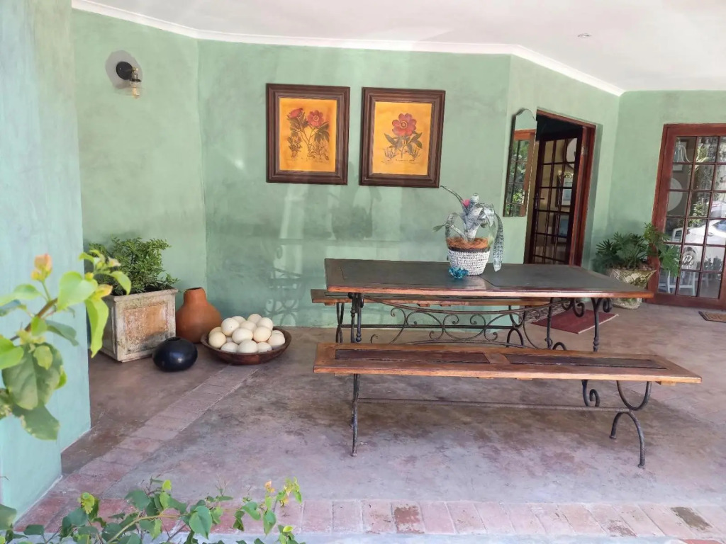 Villa Roc Guesthouse - Pet Friendly
