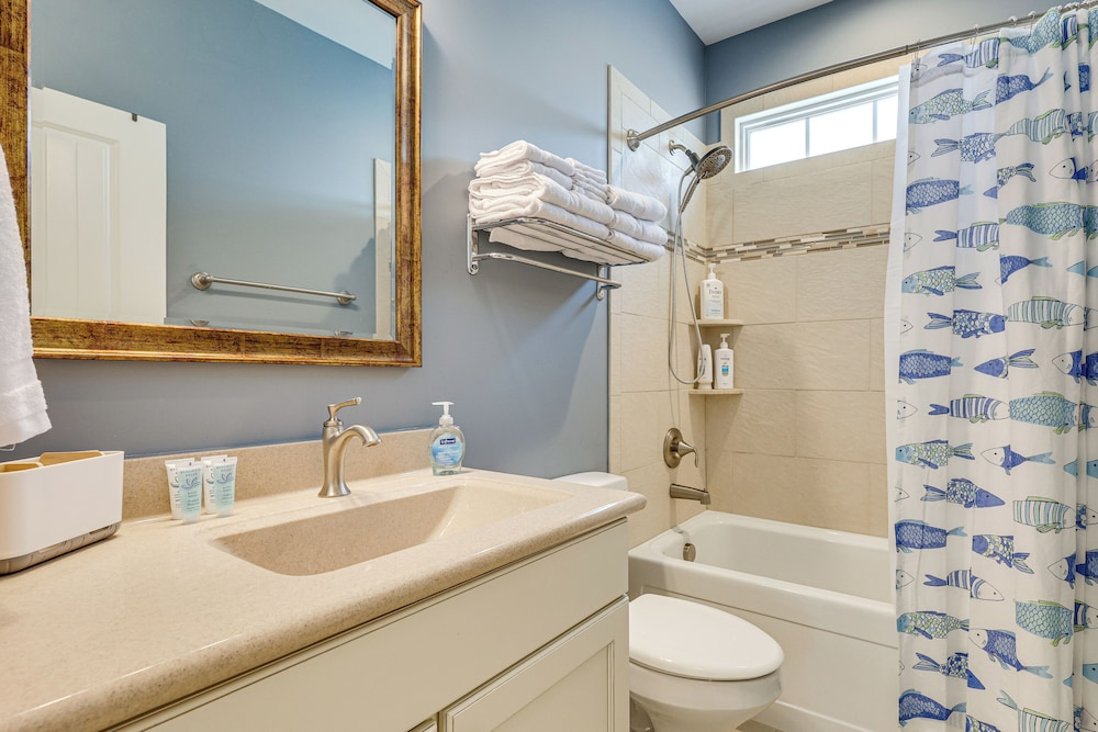 Spacious Coastal Gem on Oak Island 100 Yds to Sand