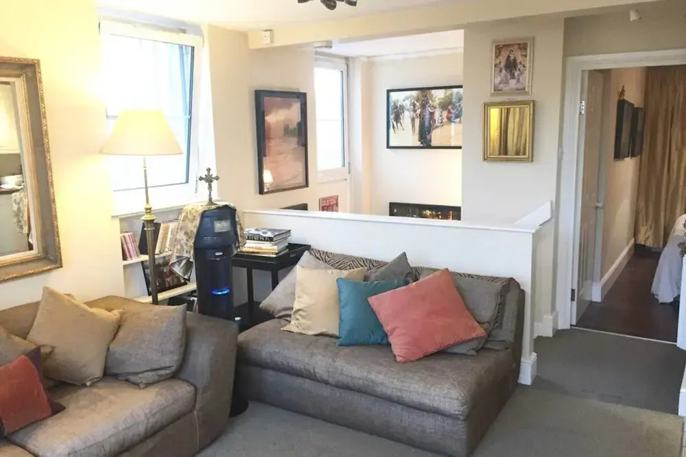 2 Bedroom Apartment off Portobello Road