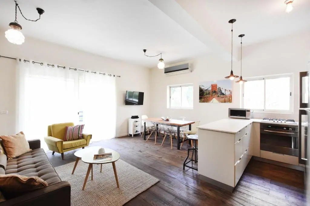 Sunny 3BR in Prague 8 by HolyGuest