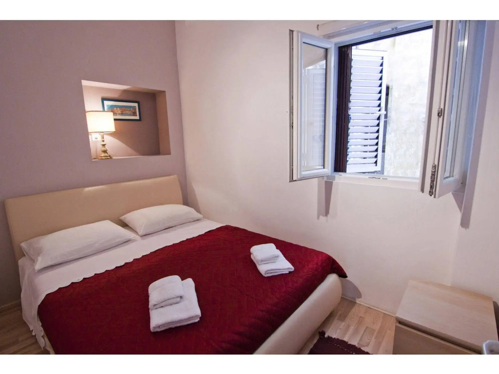 Rodrigo Apartments
