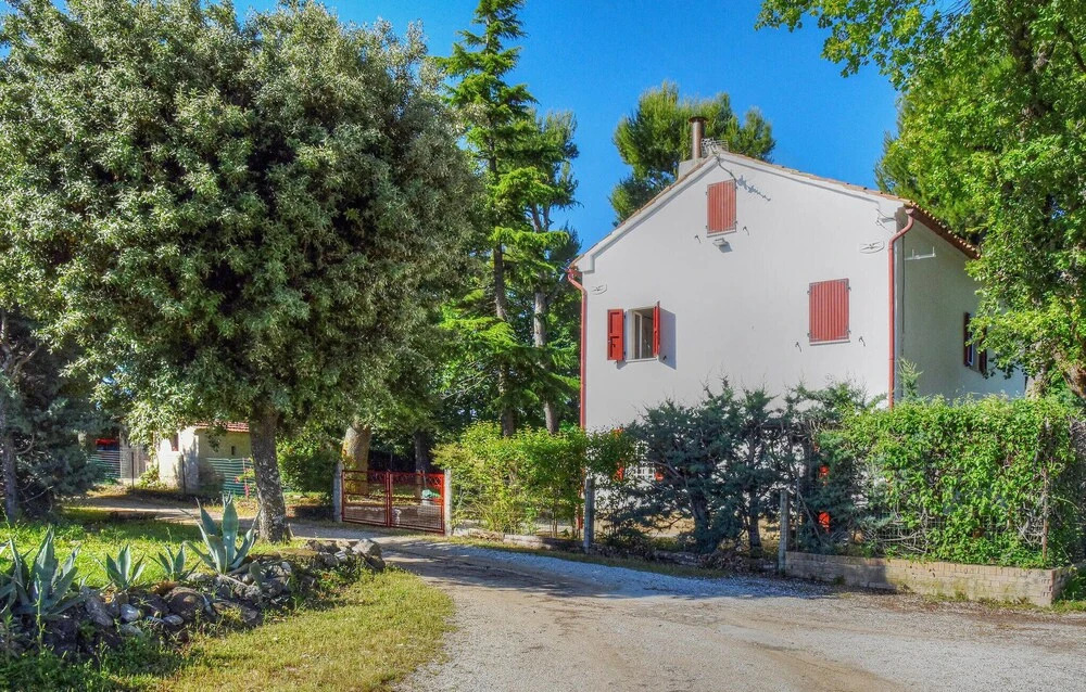 Beautiful Home in Cingoli With 3 Bedrooms and Wifi