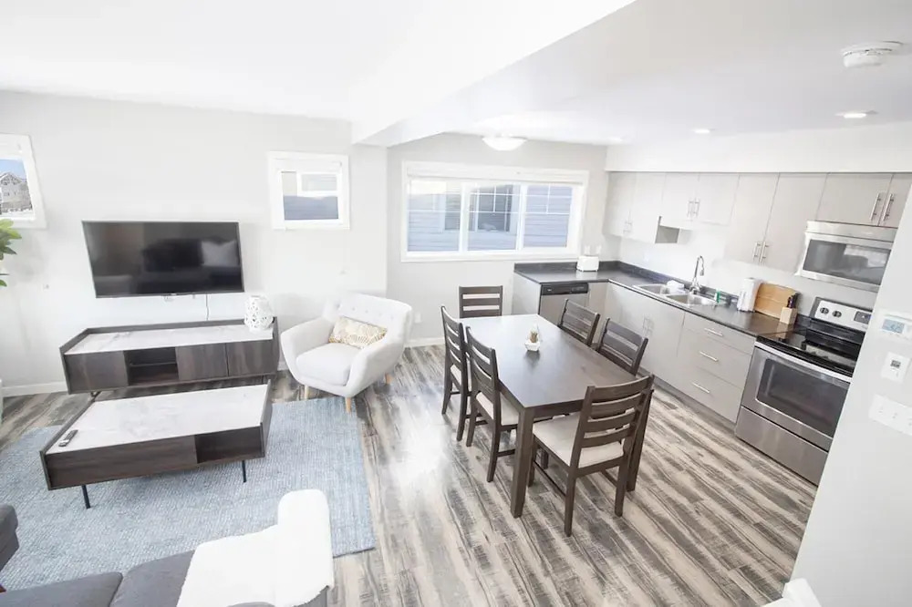 Bright Modern 4bed 2bath Townhouse With Parking