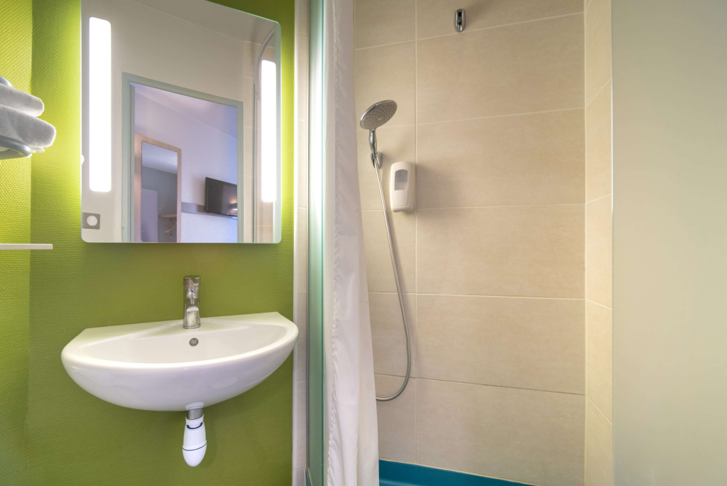 B&B HOTEL CHATEAUROUX Aéroport
