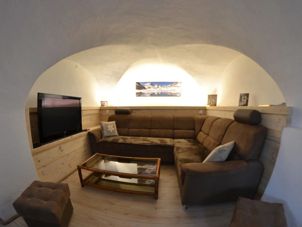 Ski Peak - Chalet Dibona, cosy log fire evenings 200m from the slopes