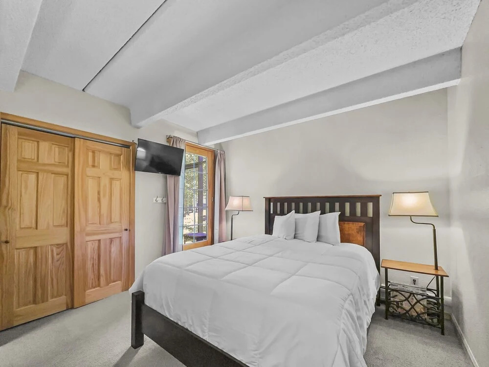 Wh102 Wheeler House 2 Bedroom Condo by RedAwning