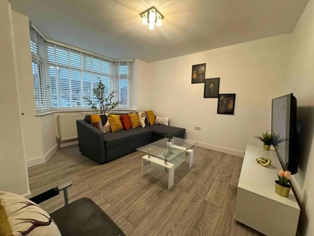 3-bed Home, Sleeps 8, Ideal for Large Groups