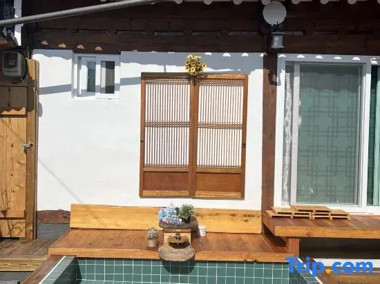 Traditional House Hotel Andong Villa