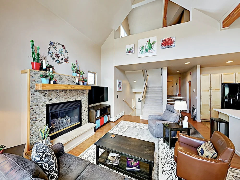 New Listing! Big Mountain-view Gem In Wildernest 3 Bedroom Townhouse