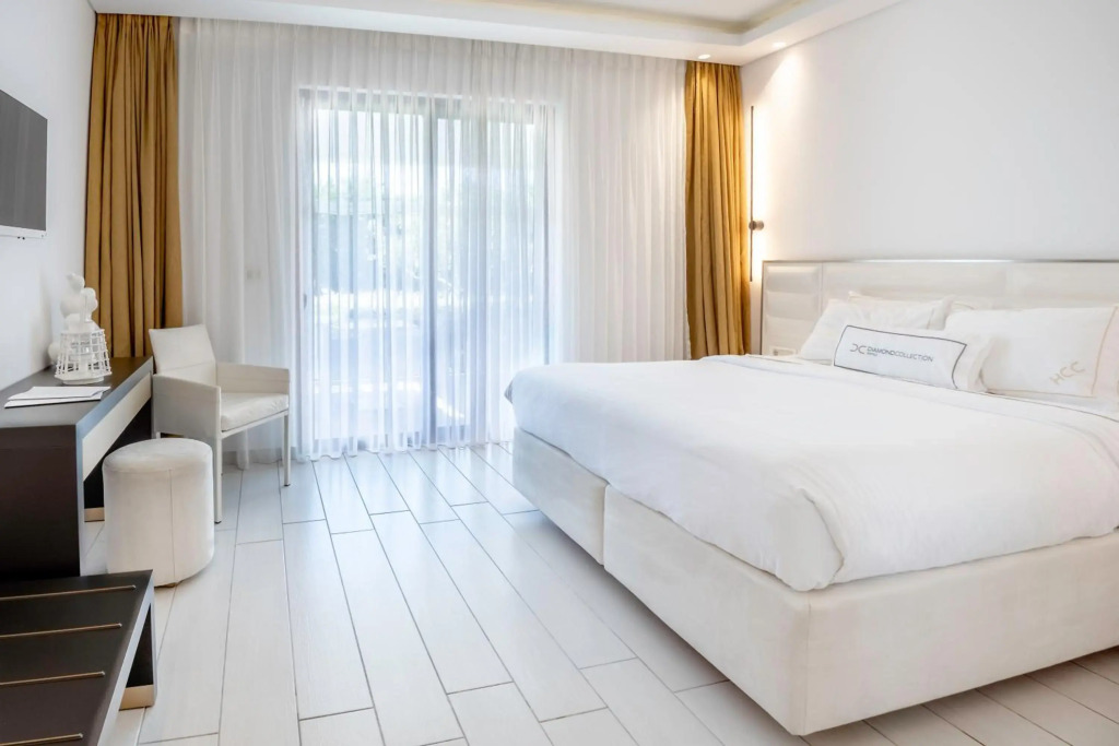 Diamond Deluxe Hotel