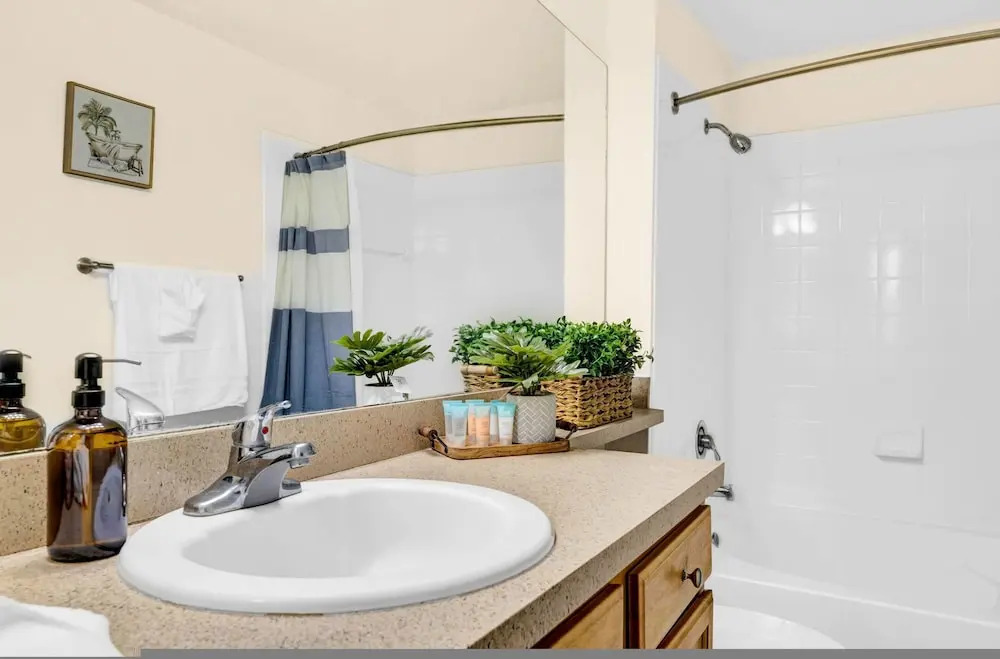 Modern 2BR 2BA King Bed Pool Gym 7