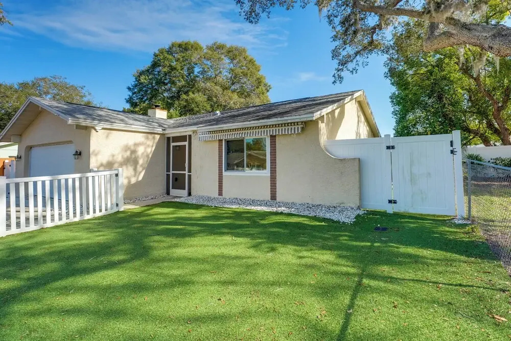 Pool & Patio Access: Breezy Getaway in Palm Harbor