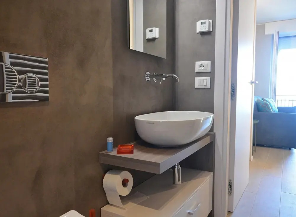 Leonardo Walsh Apartment