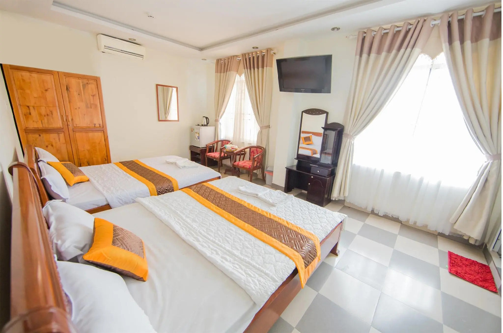 Ngoc Huong Hotel