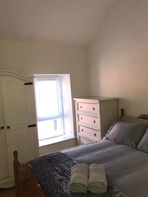 Newly refurbished 3 Bed House Near City