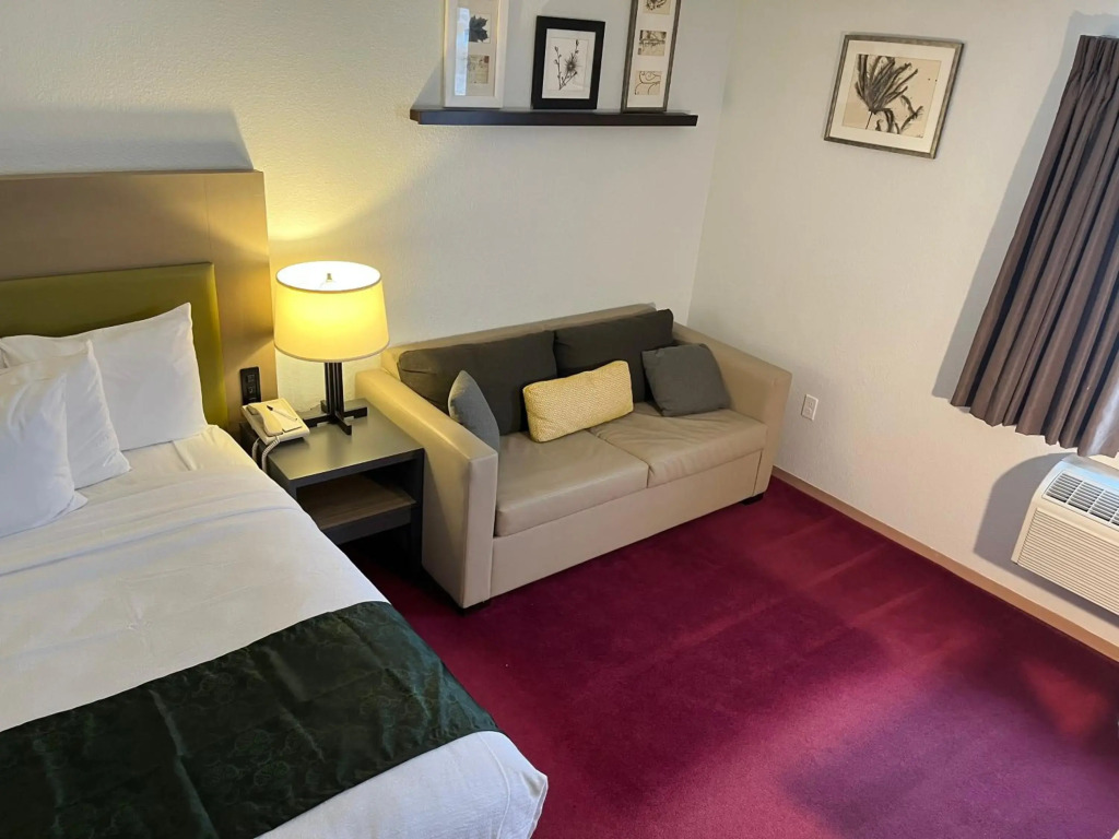 Pictured Rocks Inn and Suites