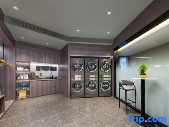 Ordos Dongsheng District National Fitness Center Atour Hotel