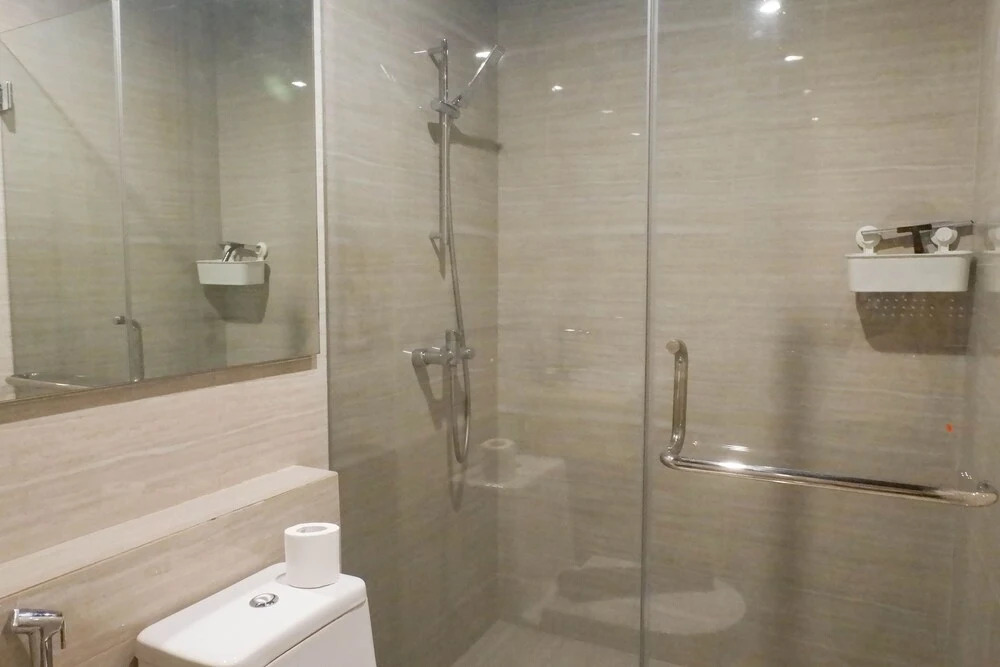 Luxurious Studio Apartment At La Riz Supermall Mansion
