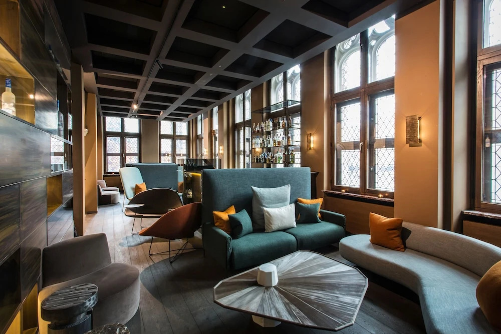 Hotel The Fourth - Tafelrond