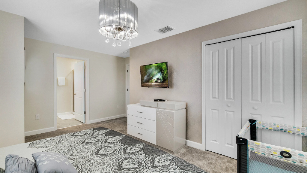 5 Bedrooms 4 Bathrooms Storey Lake 4813 Ml