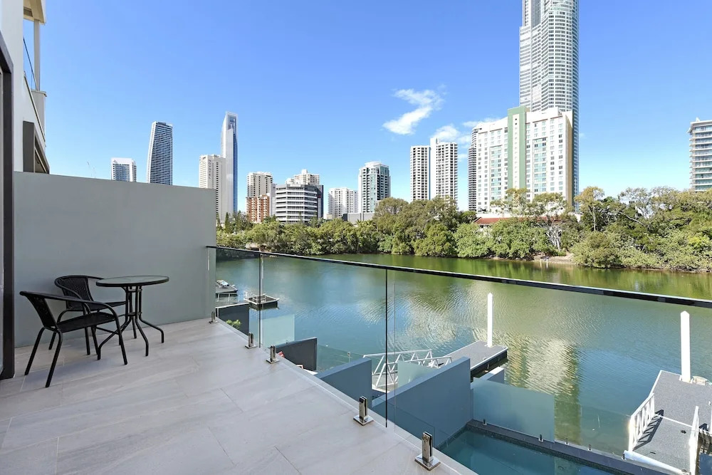Gold Coast Private Villas - Waterfront Villas
