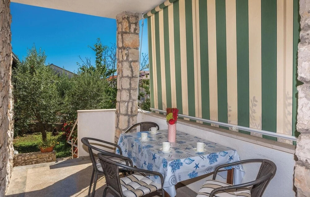 Amazing Home in Okrug Gornji With Wifi and 4 Bedrooms
