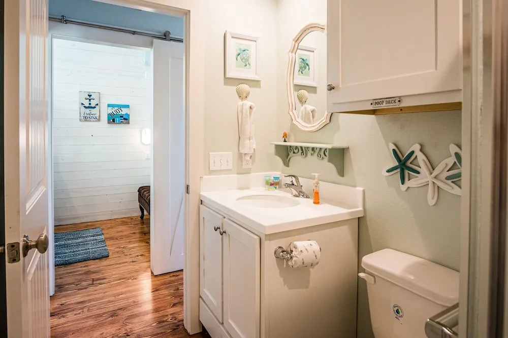Turquoise Treehouse 2 Bedroom Home