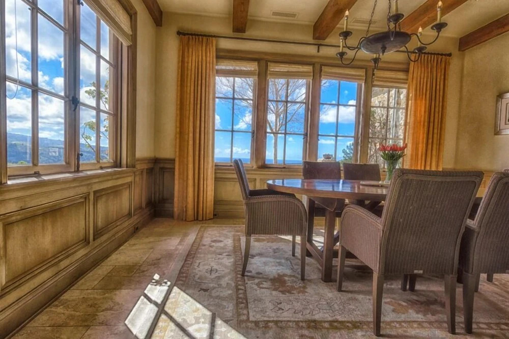 Chateau D' Renaitre - Carmel-By-The-Sea