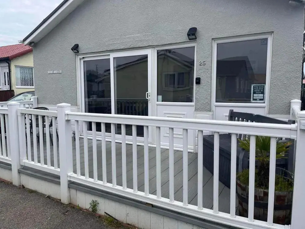 Seasideescape-2br-sleeps4-parking-petsok-fireplace