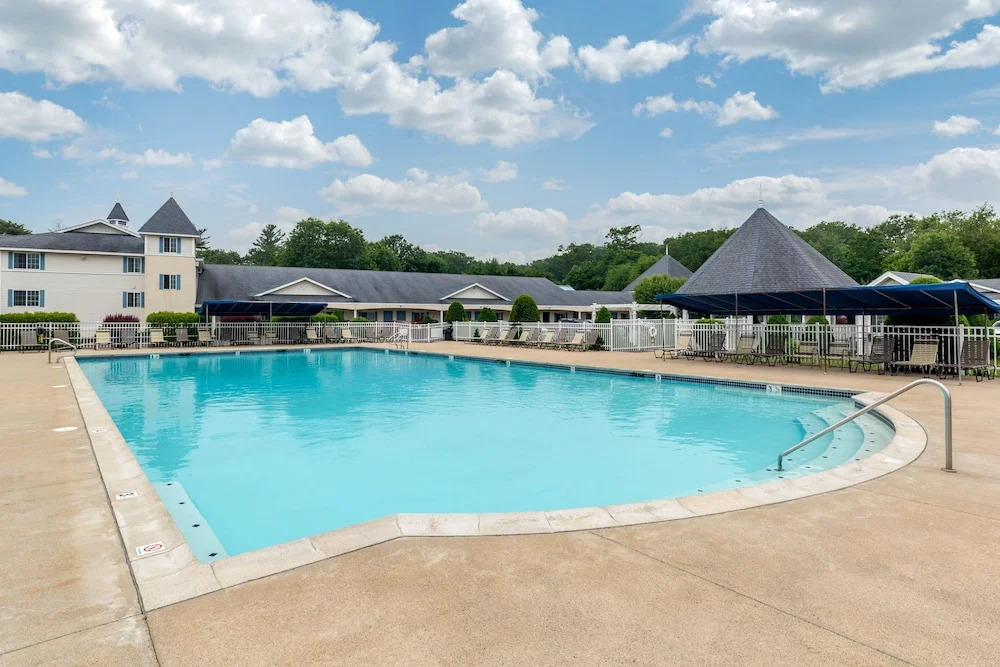 Driftaway Hotel and Pool