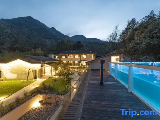 Yiliangfeng Mountain View Vacation Homestay (Longmen Mountain Apricot Plum Peak Scenic Area Branch)