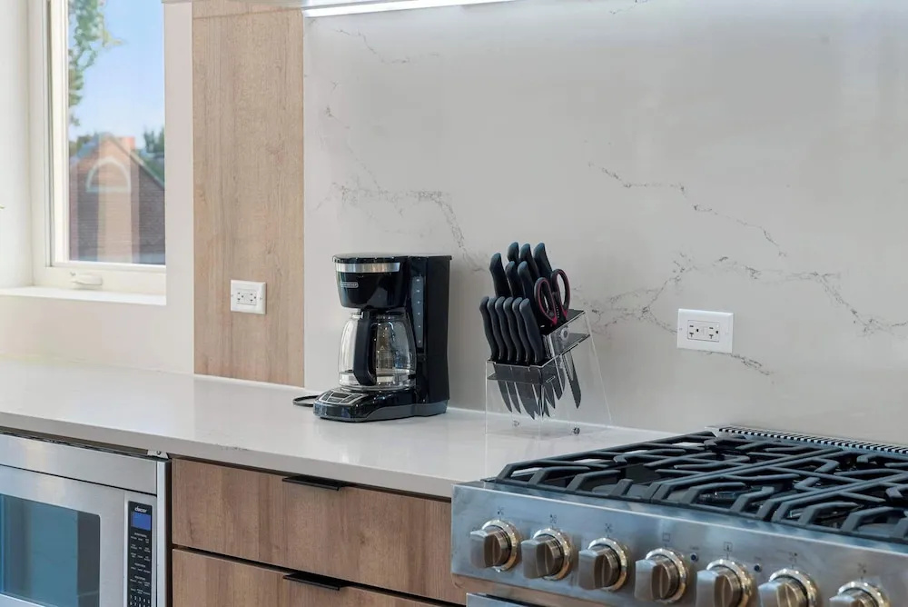 New 3bed 2bath Condo With Parking by United Center