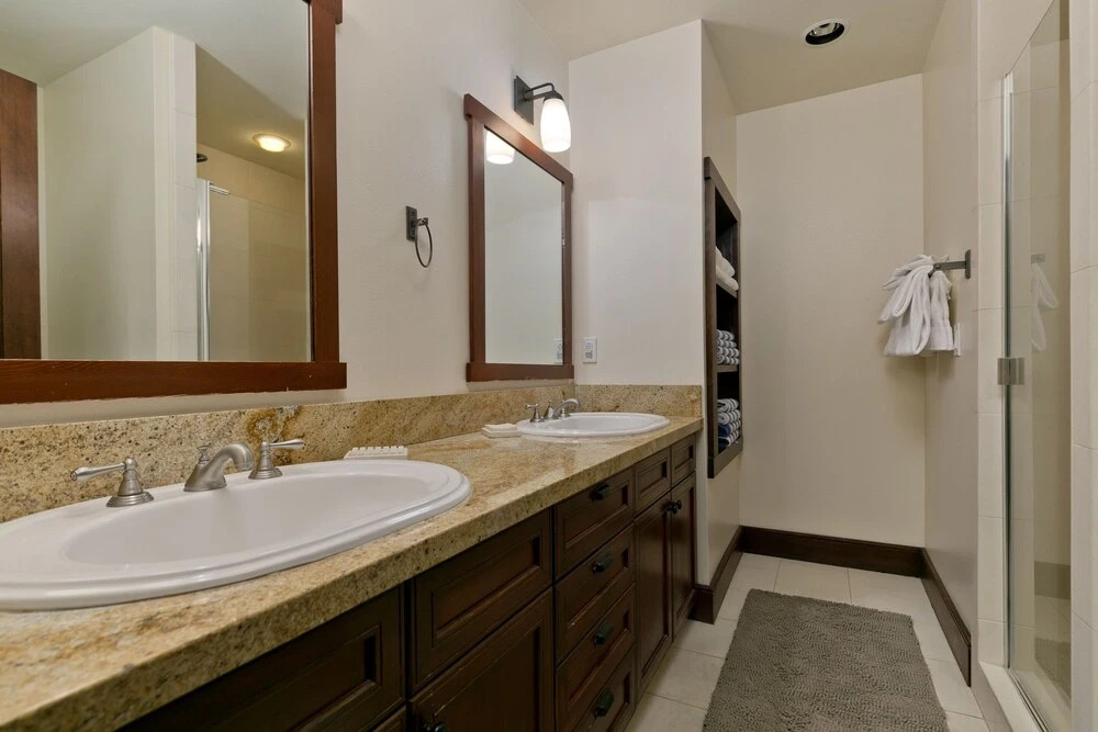 Juniper Crest #25 4 Bedroom Condo by RedAwning
