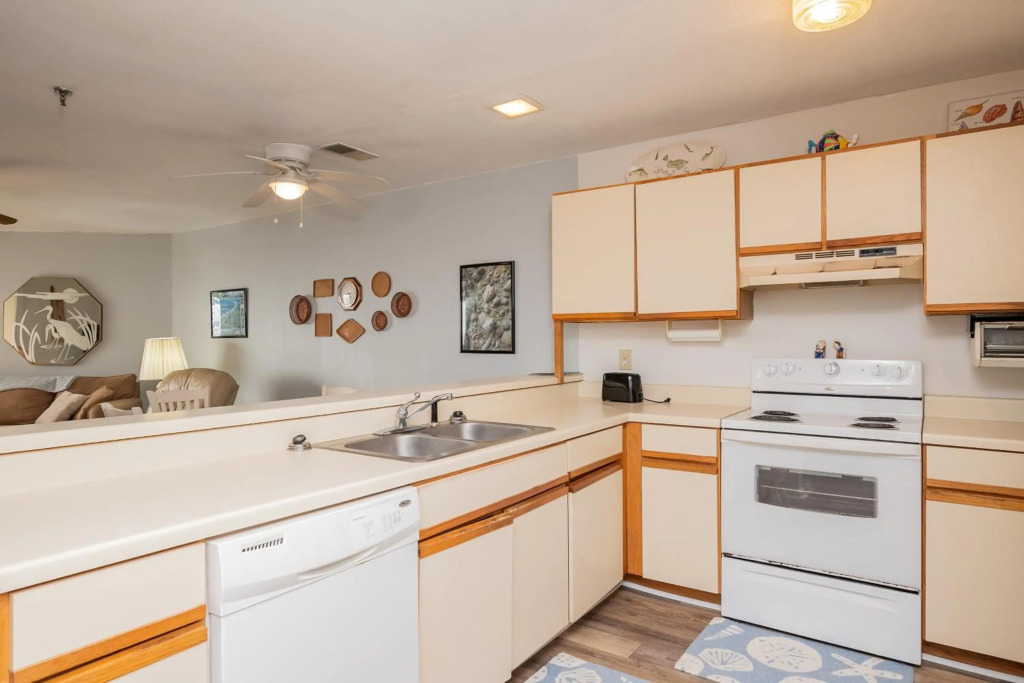 Southern Shores Oak Island Oceanfront with Pool Villa