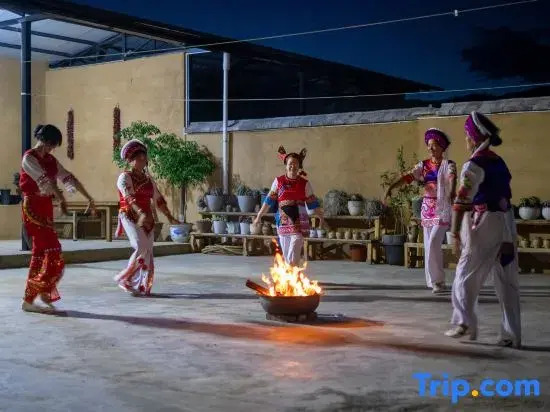 Shaxi Hidden Creek Homestay