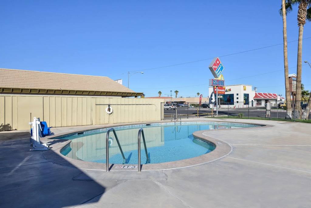 Crown Motel
