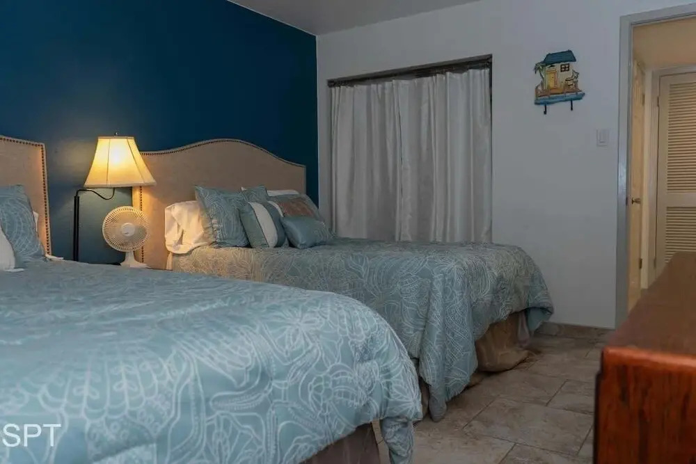 Luxe 1 bedroom Walk to Beach Pool 1 Bedroom Home by RedAwning