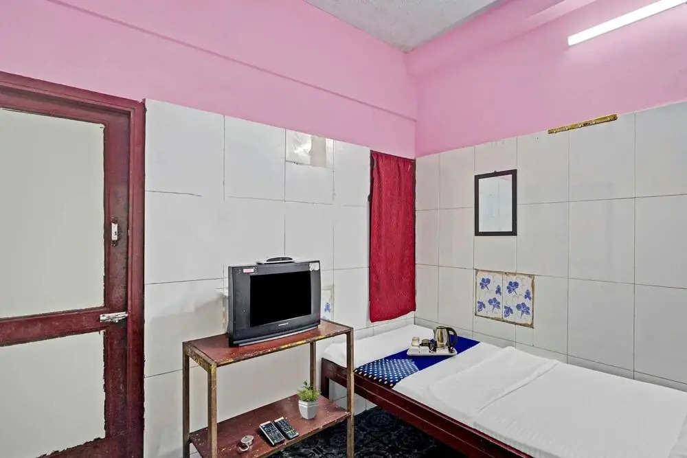 Kumarans Inn by OYO Rooms