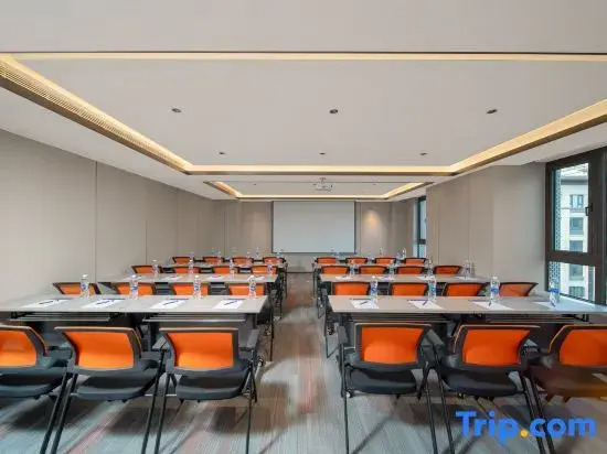 Holiday Inn Express Chongqing Ciqikou Ancient Town by IHG